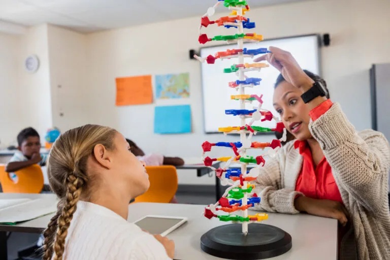 Multisensory Teaching Methods for Diverse Classrooms 1 teacher giving lesson her students