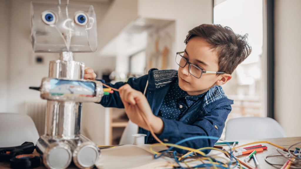 Recycle and Learn with the 4M Tin Can Robot