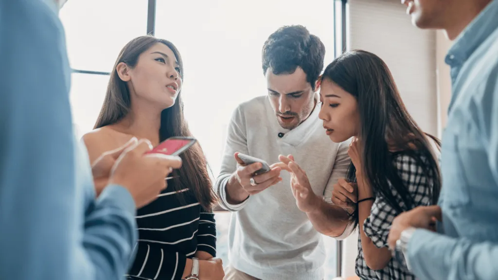 Monitoring and Discussing Social Media Use